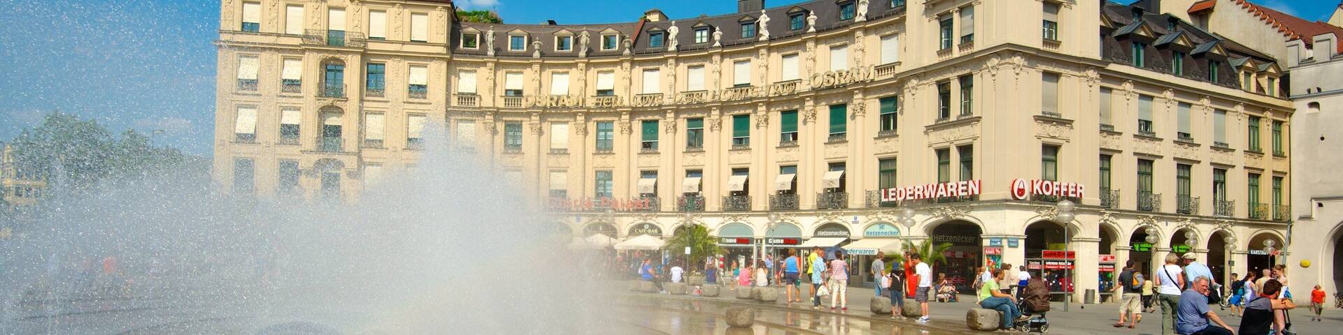 Karlsplatz - Stachus mostrando un parque o plaza, una ciudad y patrimonio de arquitectura