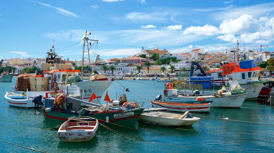 Marina de Lagos mostrando una bahía o un puerto