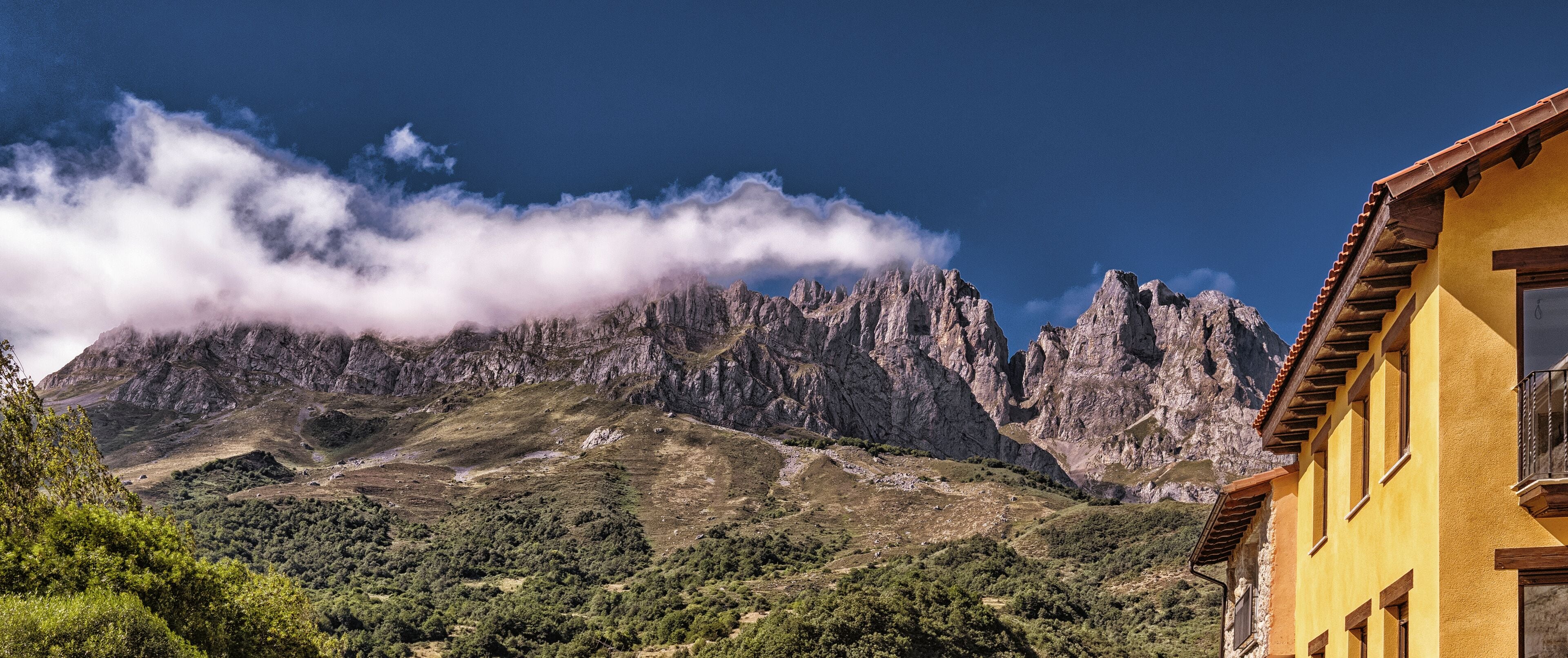 Posada de Valdeón, Traditional Architecture, Picos de Europa National Pak, UNESCO Biosphere Reserve, León, Castile and León, Spain, Europe