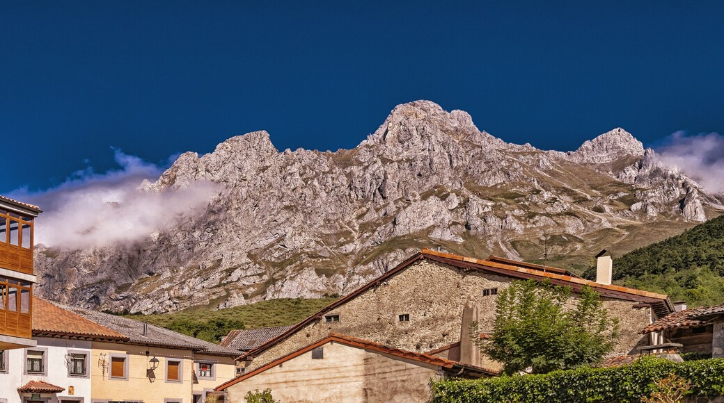 Posada de Valdeón, Traditional Architecture, Picos de Europa National Pak, UNESCO Biosphere Reserve, León, Castile and León, Spain, Europe