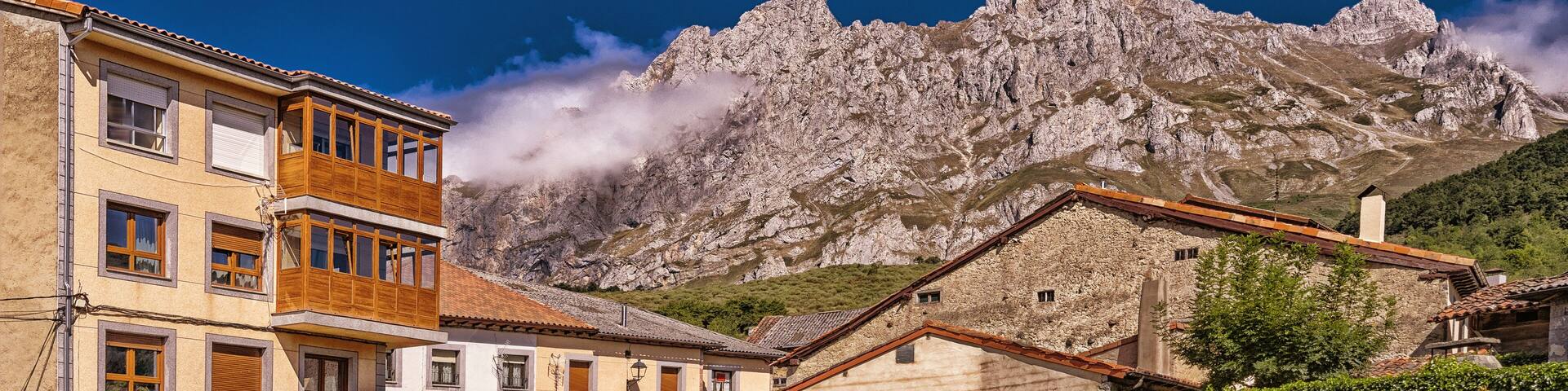 Posada de Valdeón, Traditional Architecture, Picos de Europa National Pak, UNESCO Biosphere Reserve, León, Castile and León, Spain, Europe