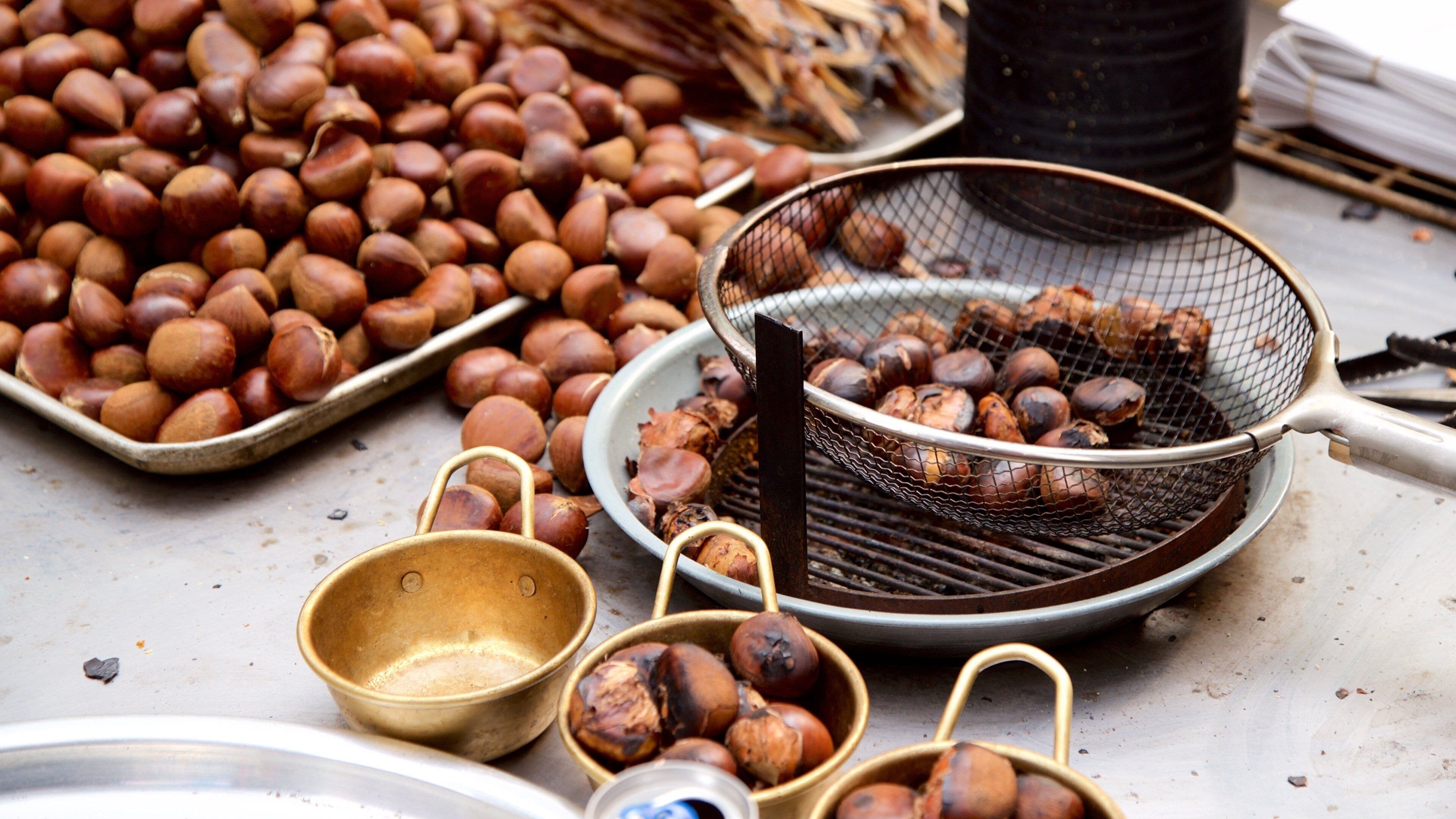 Myeongdong que incluye comida y mercados