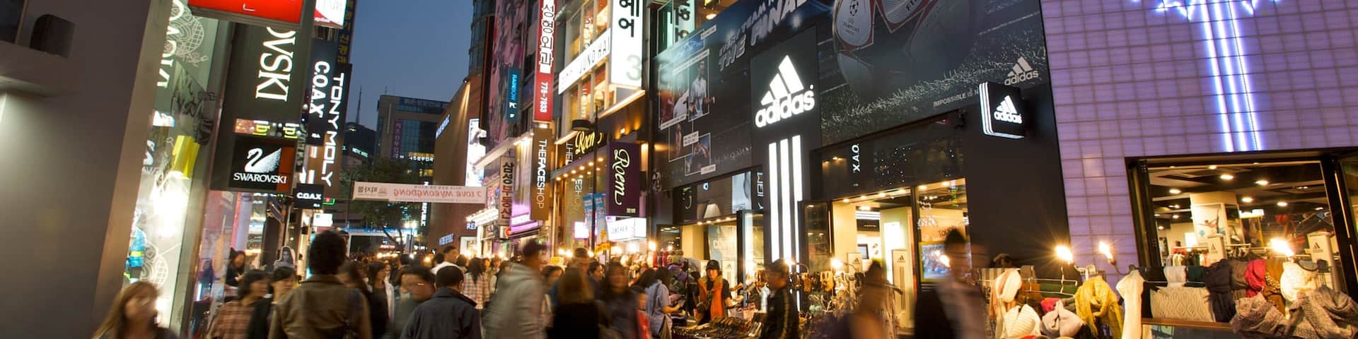 Myeongdong mostrando compras, una ciudad y escenas urbanas