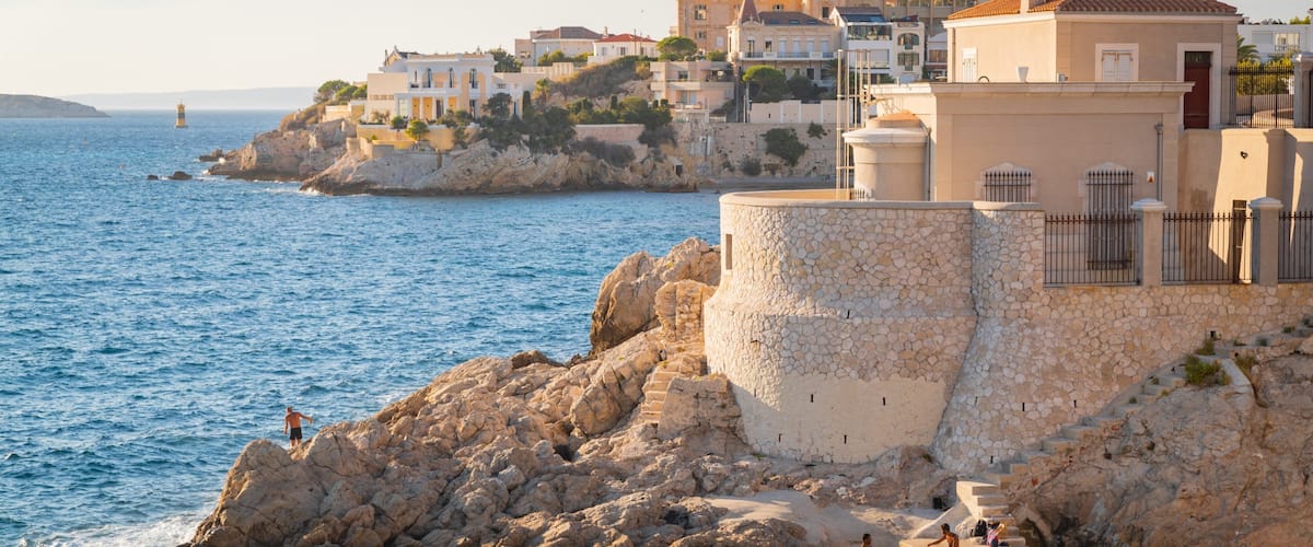 La Corniche featuring heritage elements, rugged coastline and general coastal views
