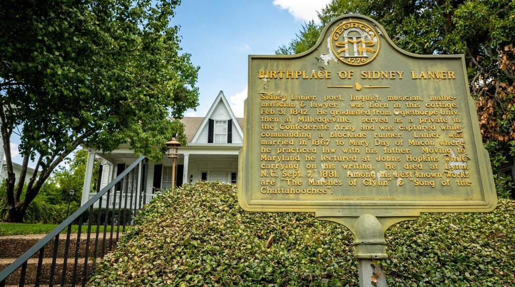 Sidney Lanier Cottage which includes a house and signage