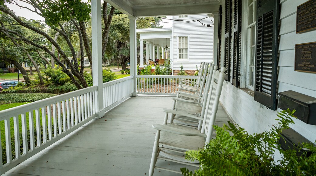 Sidney Lanier Cottage which includes a house