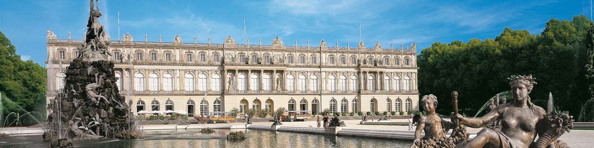 Herrenchiemsee Castle showing heritage architecture, a statue or sculpture and a fountain