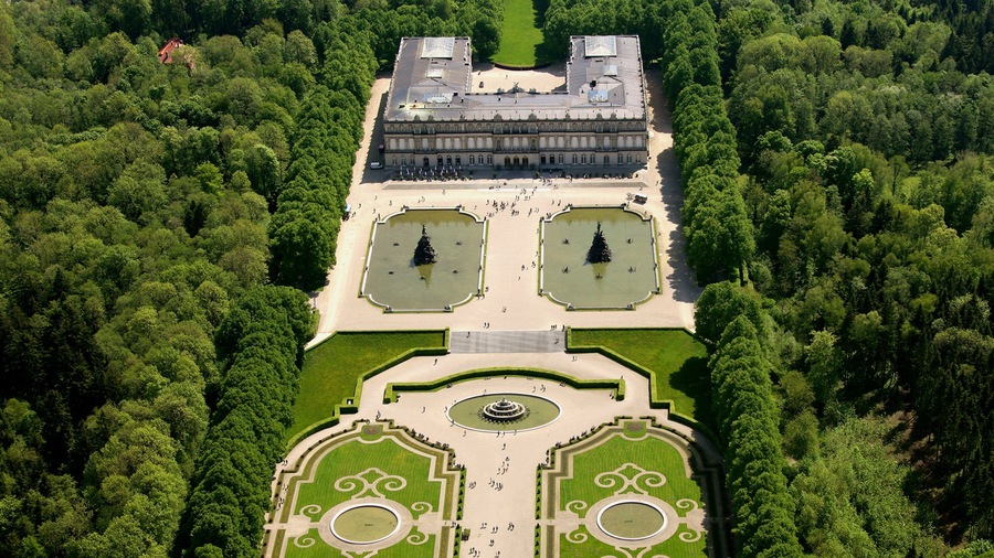 Herrenchiemsee New Palace which includes landscape views, heritage architecture and a park