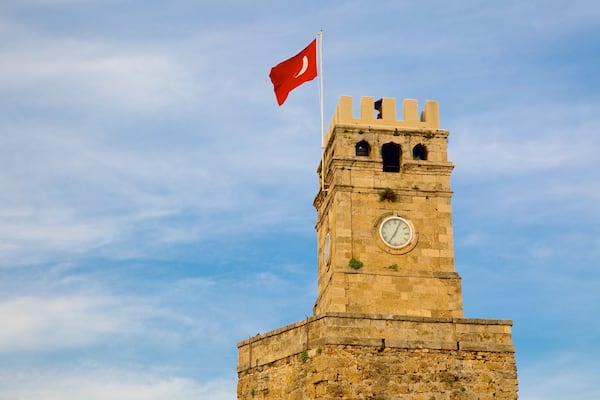 Uhrturm das einen historische Architektur