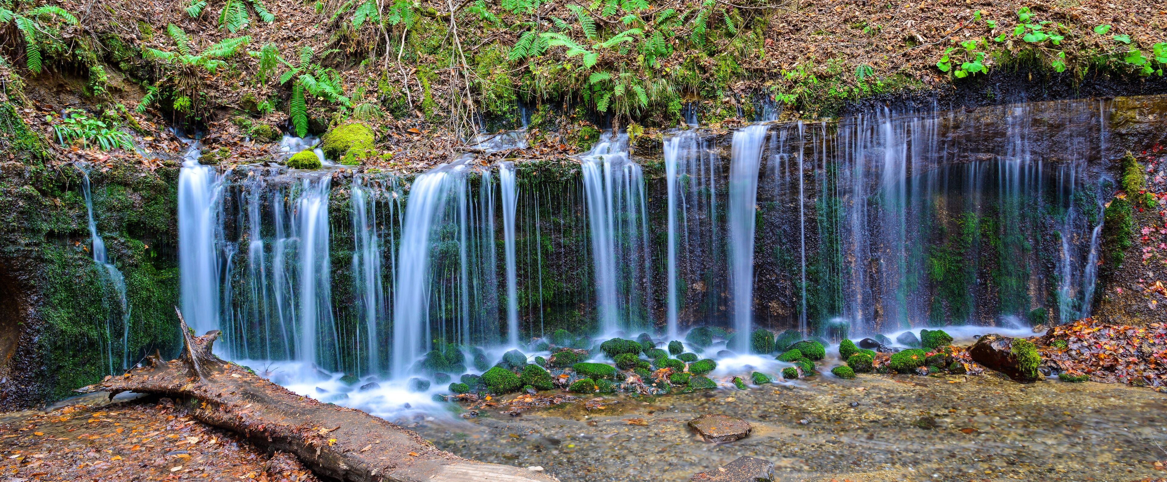 Beautiful scenery of Shiraito Waterfall