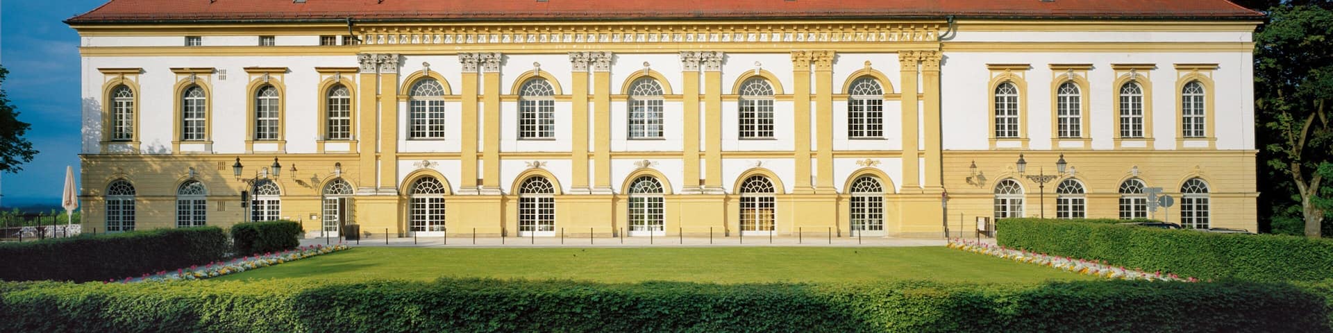 Dachau Palace showing a castle