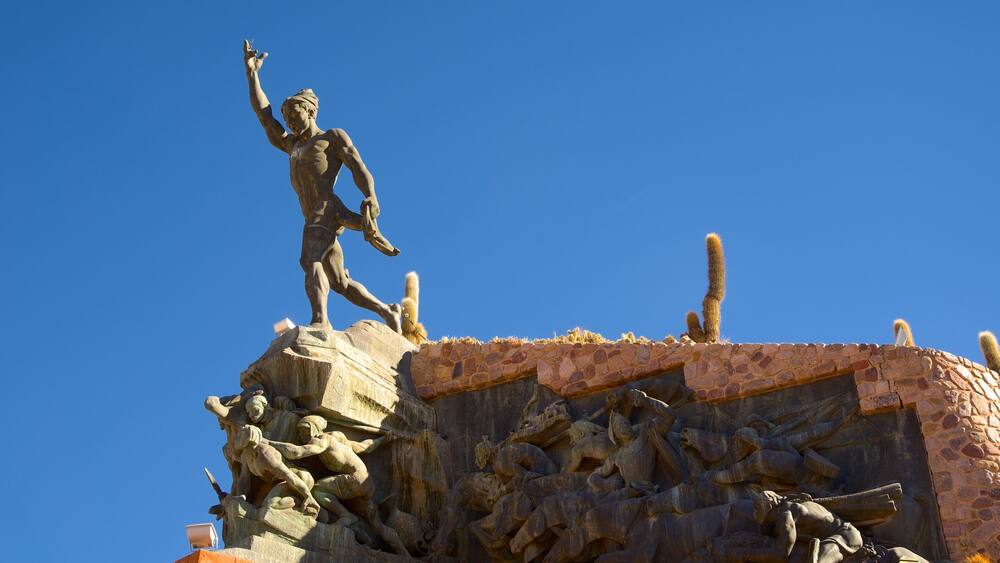 Humahuaca which includes heritage architecture and a statue or sculpture