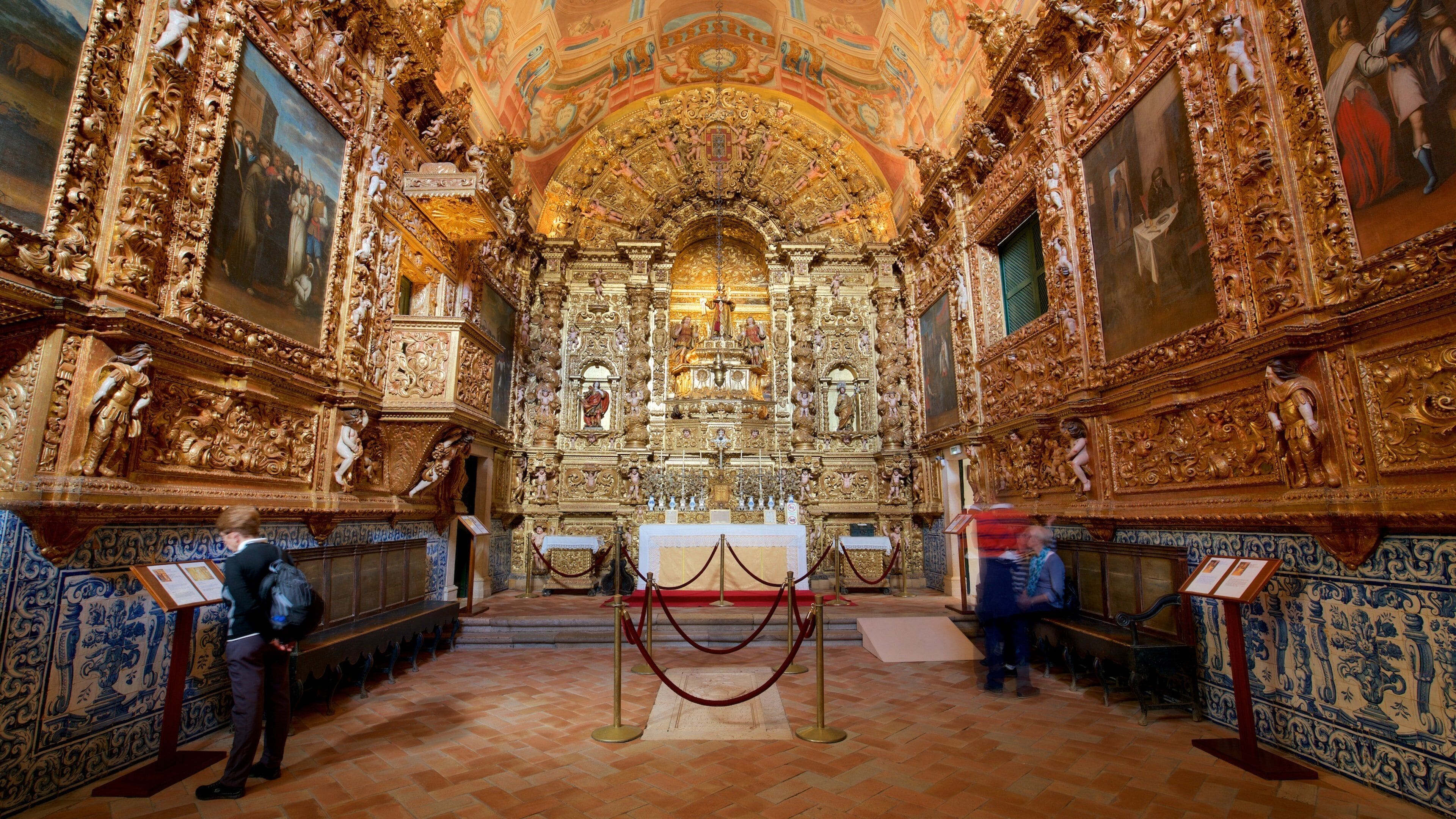 Iglesia de Santo Antonio que incluye arte, vista interna y aspectos religiosos