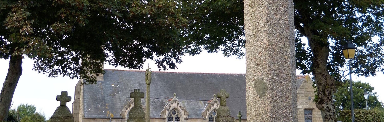 This building is indexed in the Base Mérimée, a database of architectural heritage maintained by the French Ministry of Culture, under the reference PA00090063 .