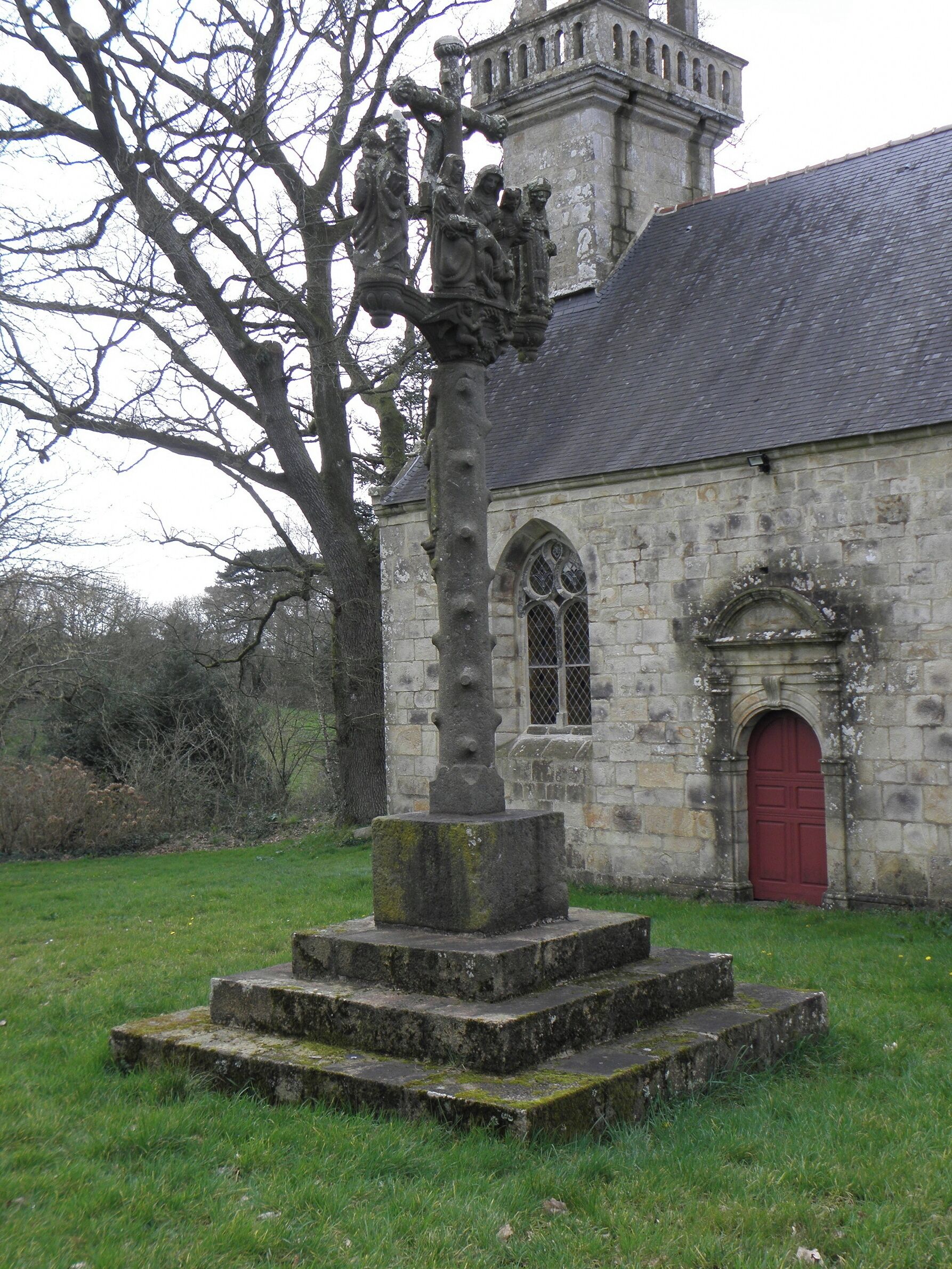 Calvaire de la chapelle Notre-Dame de Trévarn sise en Saint-Urbain (29).