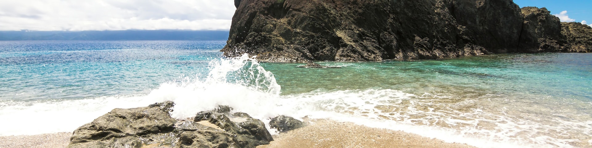 One of the many islands near the Caramoan peninsula, this is the smaller of the two isles of Catanaguan and makes a nice stop for island hopping when in Caramoan.