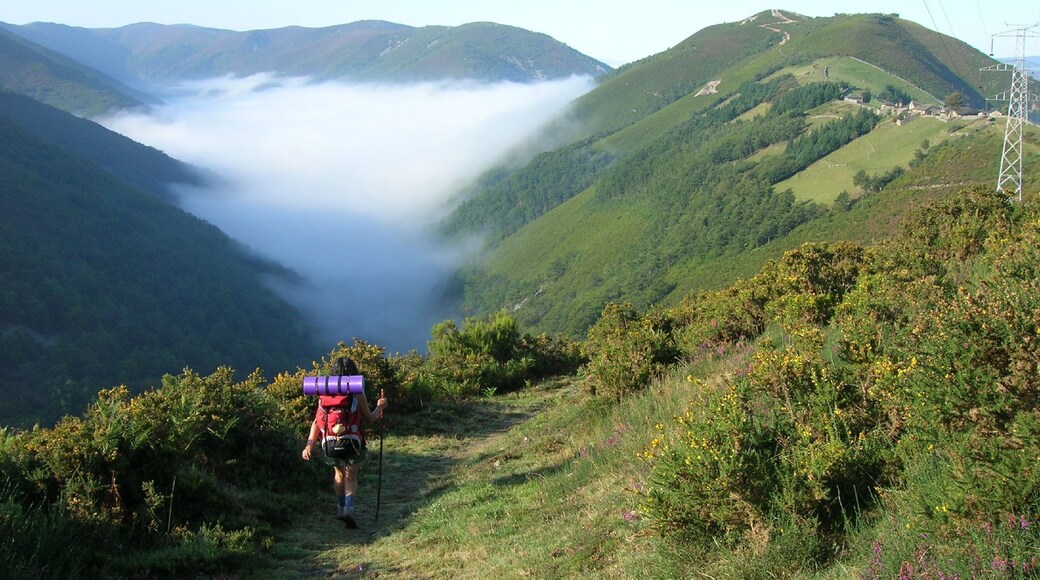Bajando hacia el pueblo de Montefurado.