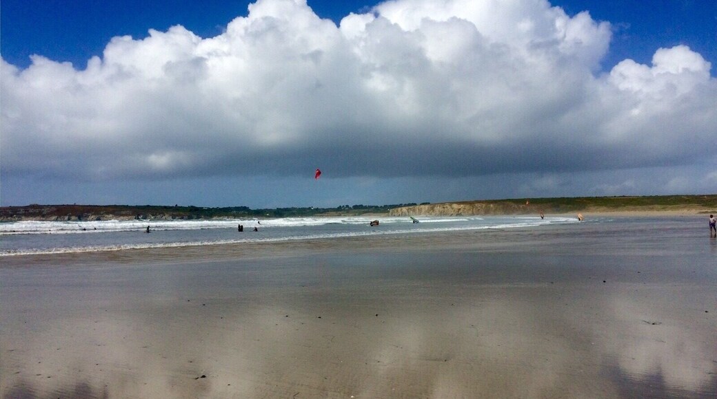 Good beach for surfing, swimming and kite surfing.
