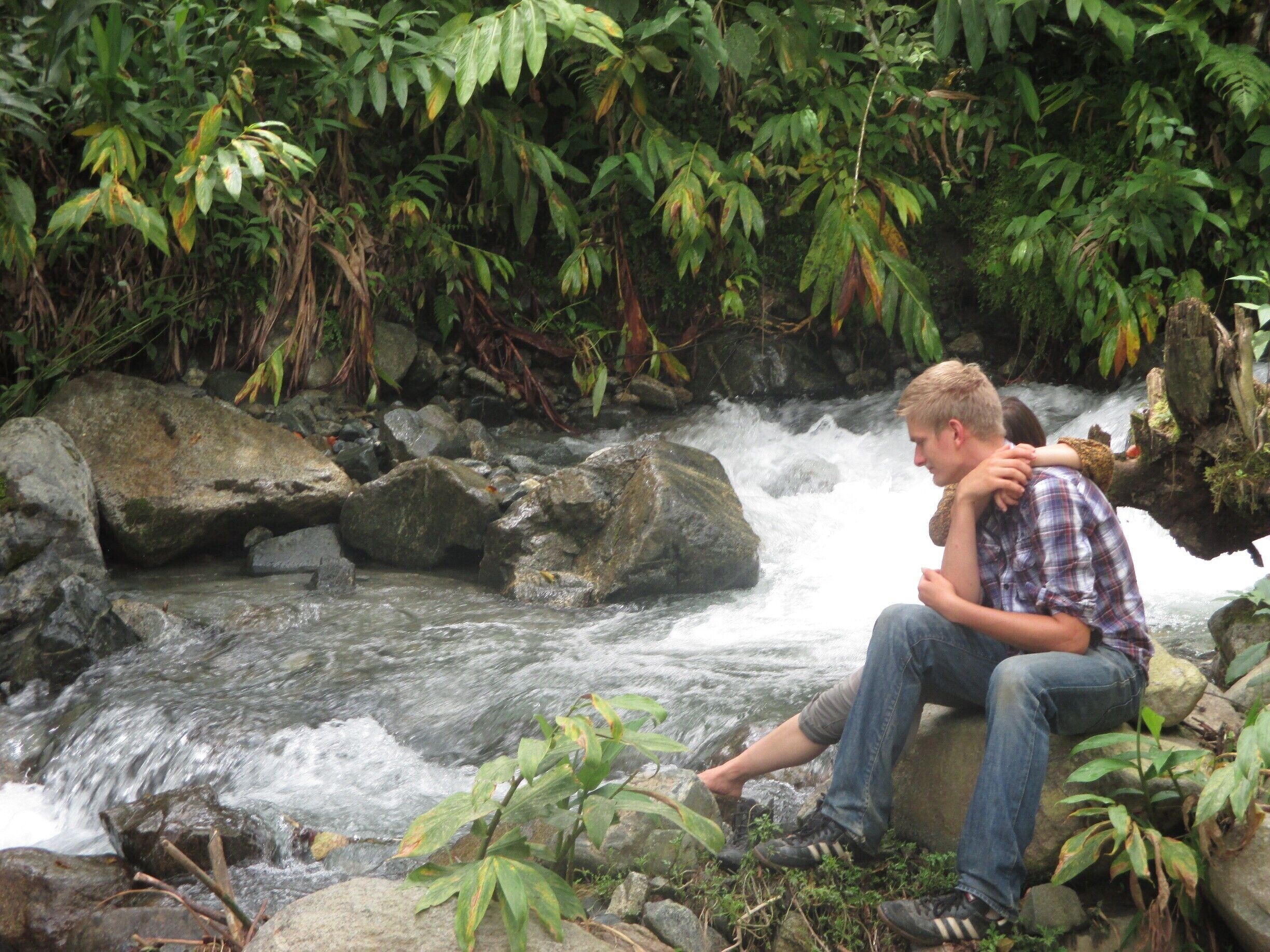Timond and Inga together in love on the flow river border