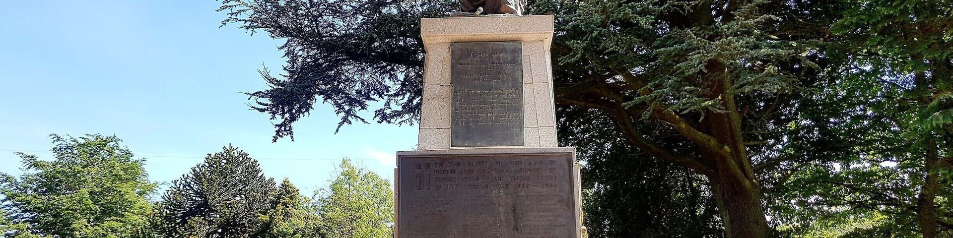 Nice day nice wee photo of the remembrance of the soldiers who died in world war 2