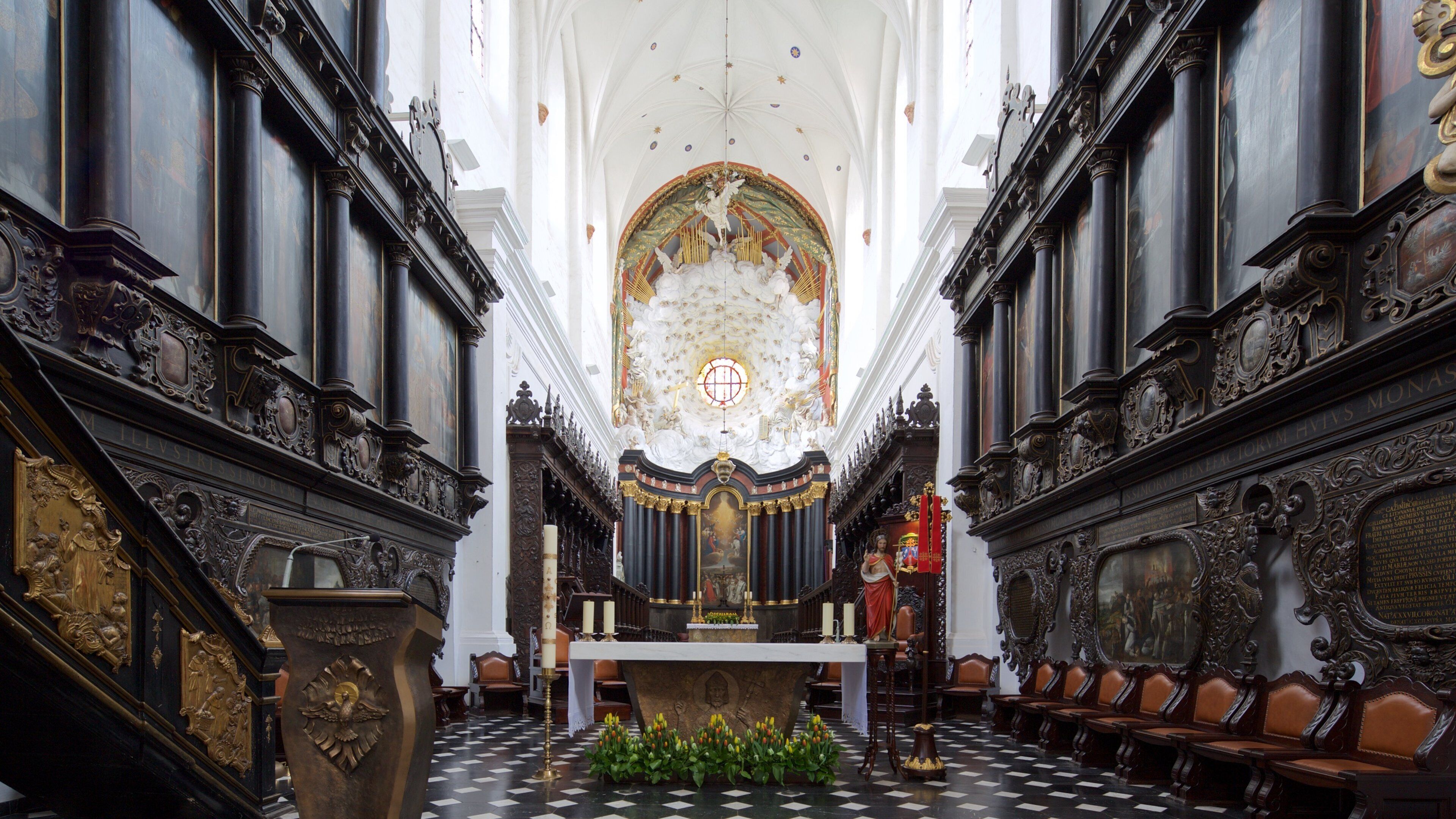 Thánh đường Oliwa có tính năng nhà thờ và cảnh nội thất