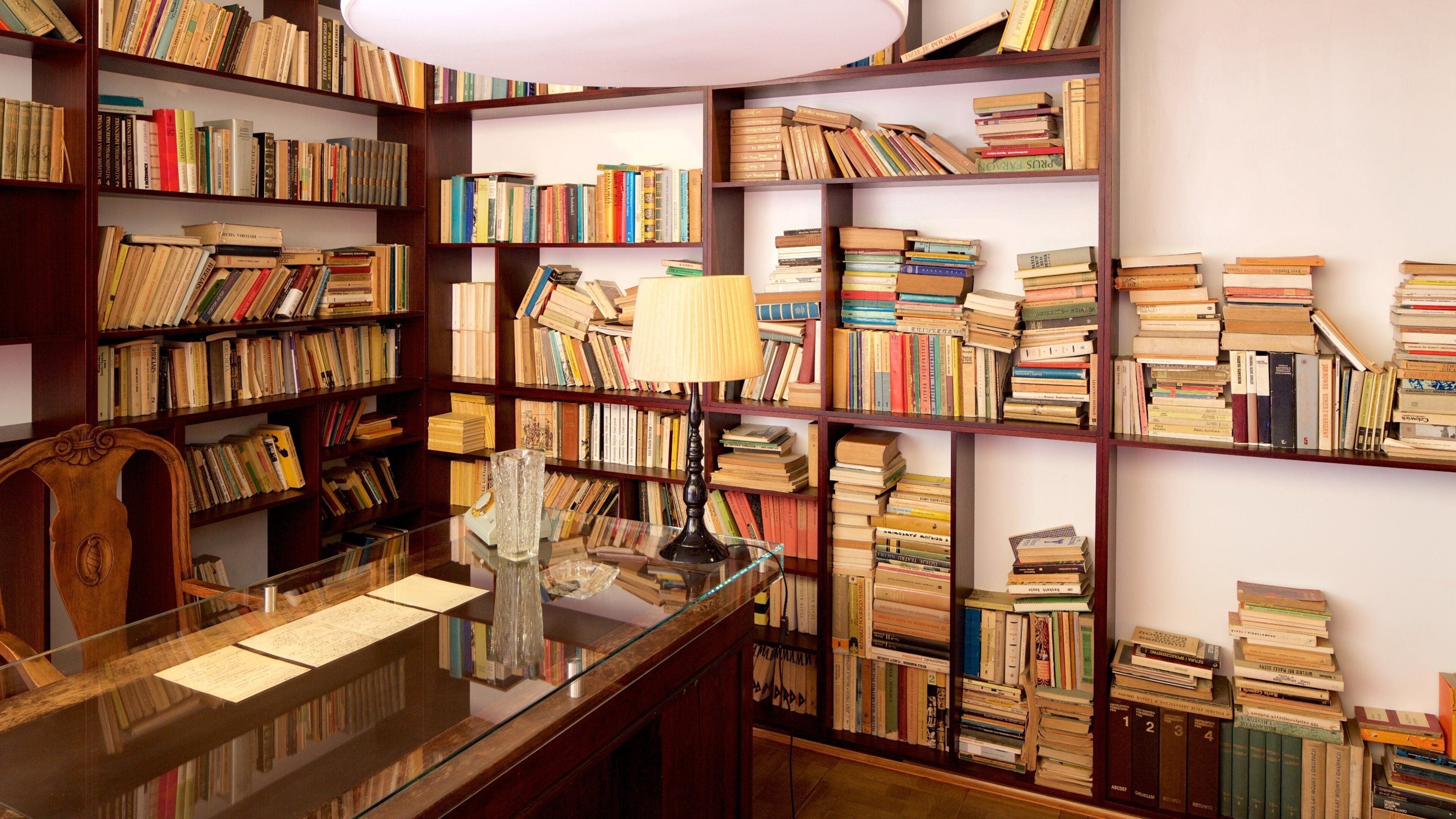 Solidarity Museum เนื้อเรื่องที่ การตกแต่งภายใน