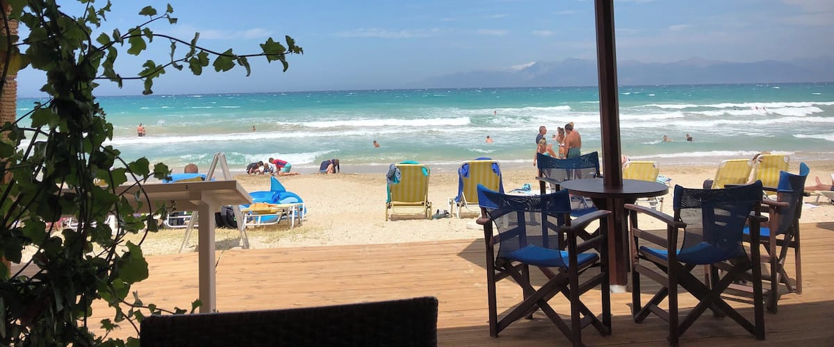 Lovely place for lunch and dinner by the beach