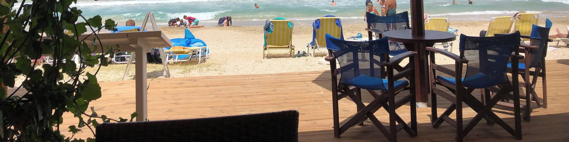 Lovely place for lunch and dinner by the beach