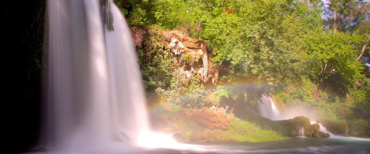 Antalya caratteristiche di vista del paesaggio, cascate e foresta