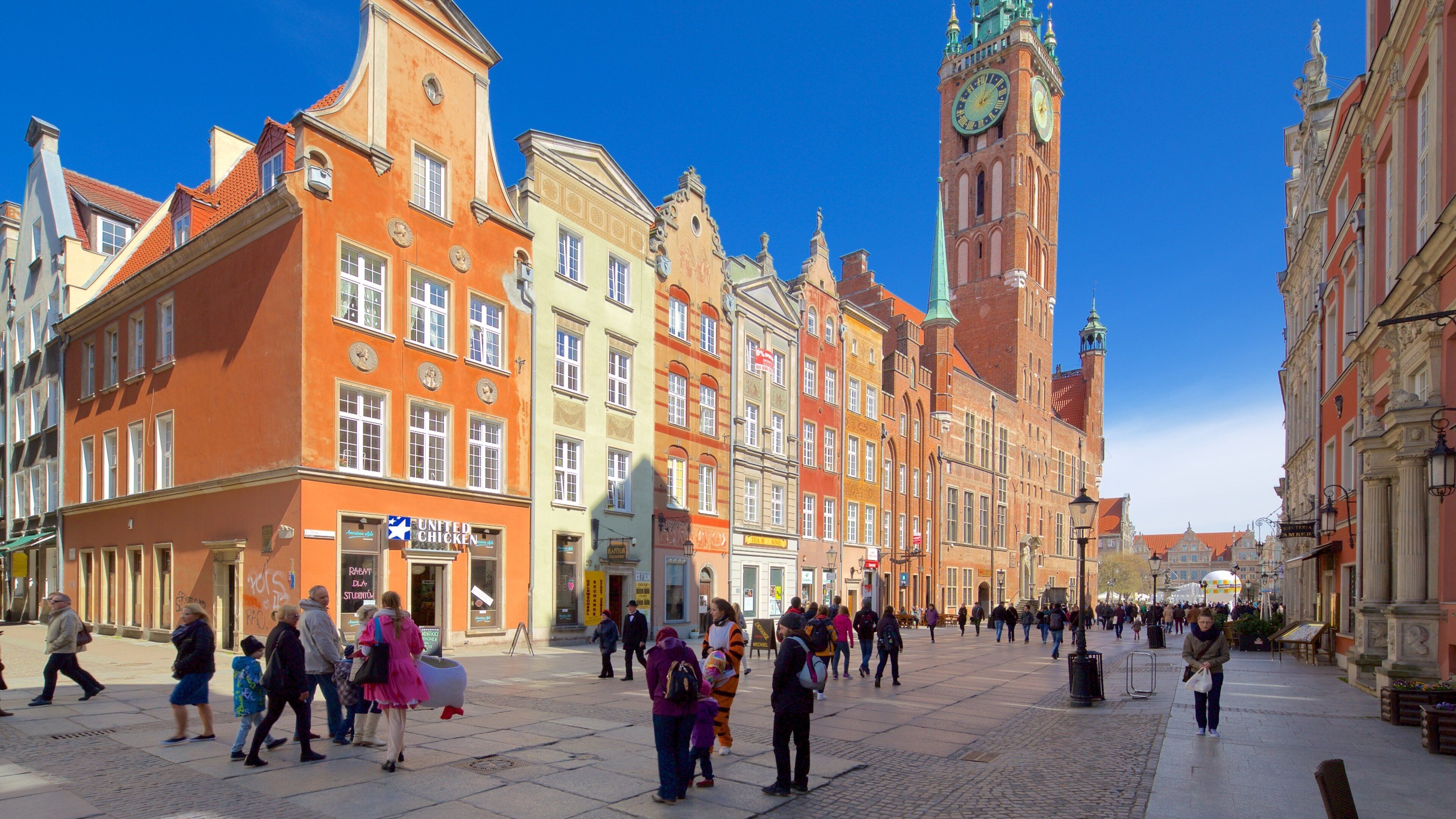 Rechtstädtisches Rathaus Danzig welches beinhaltet Straßenszenen und CBD