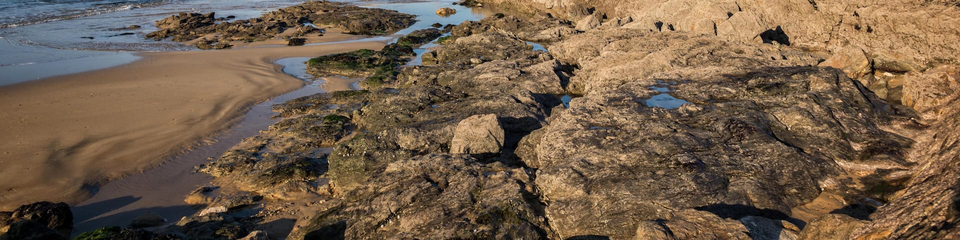 J449GB Coast of Brittany at Saint Lunaire near Saint Malo, France