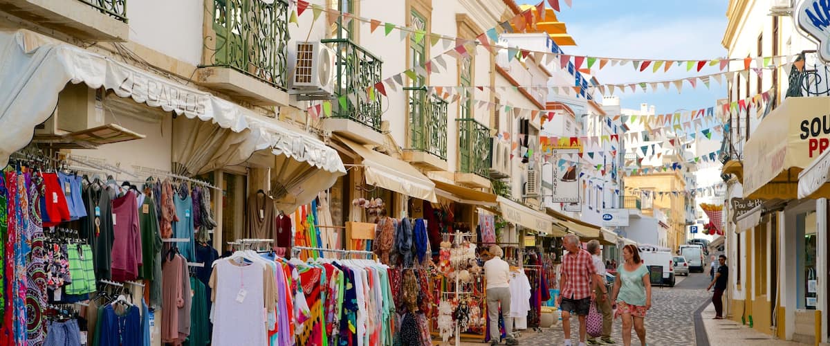 Quảng trường thị trấn cũ Albufeira có tính năng chợ