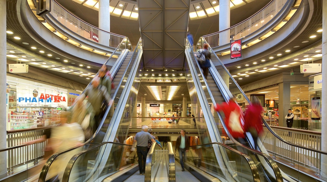 Stary Browar Shopping and Art Centre showing shopping and interior views