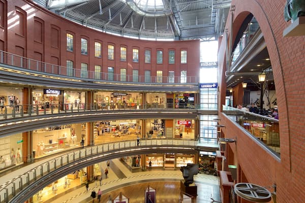 スタリ ブロバル ショッピング アンド アート センター 表示 ショッピング と 屋内の眺め