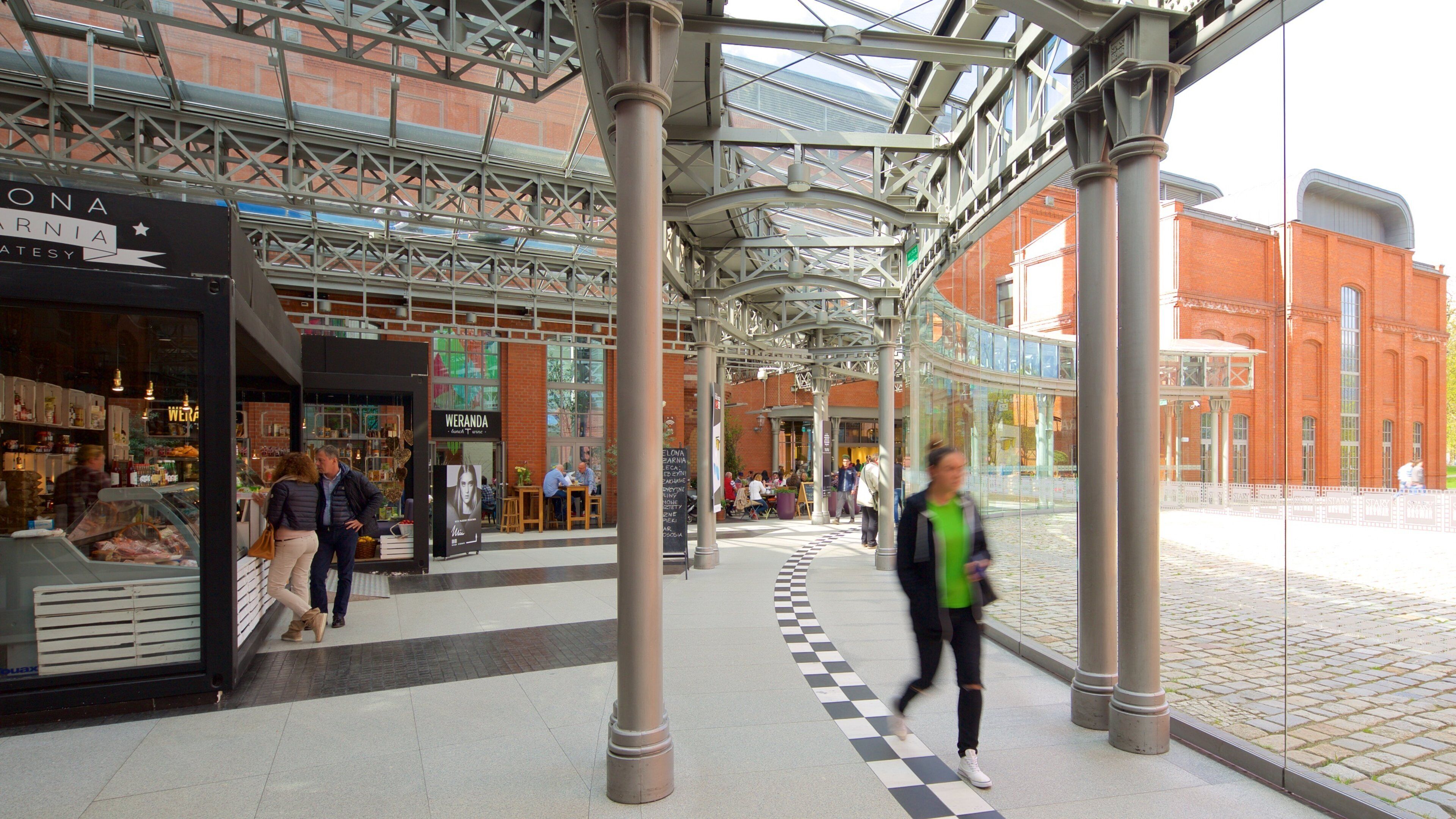Stary Browar Shopping and Art Centre showing shopping and interior views
