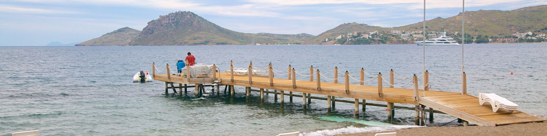 Plage de Poniente qui includes vues littorales et plage de galets