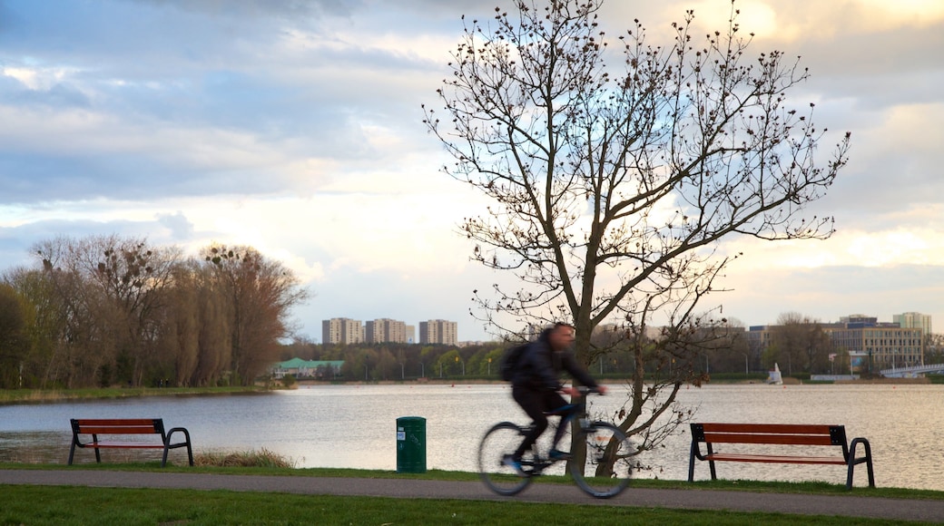 Malta Lake แสดง ขี่จักรยาน และ ทะเลสาบหรือแอ่งน้ำ
