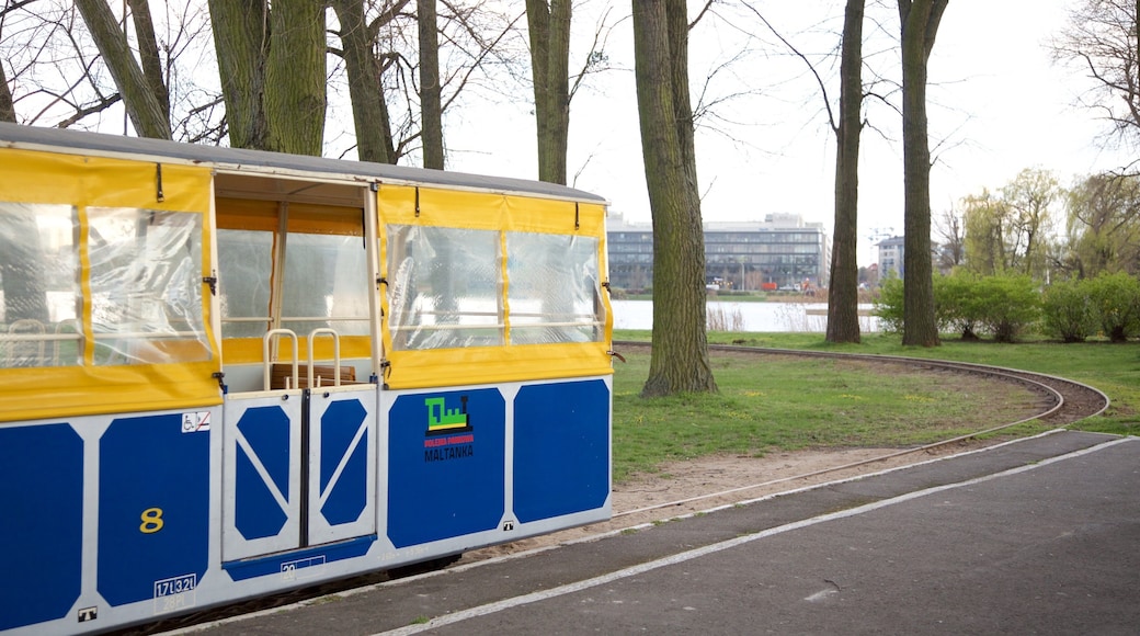 Malta Lake ซึ่งรวมถึง สวนสาธารณะ และ สิ่งของเกี่ยวกับการรถไฟ