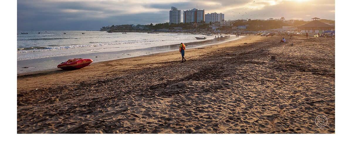 Playas was the last place we visited, before flying back to London, after spending two weeks in Ecuador.  
Unfortunately we spend only one night in the town - it looked promising with good photo opportunities.