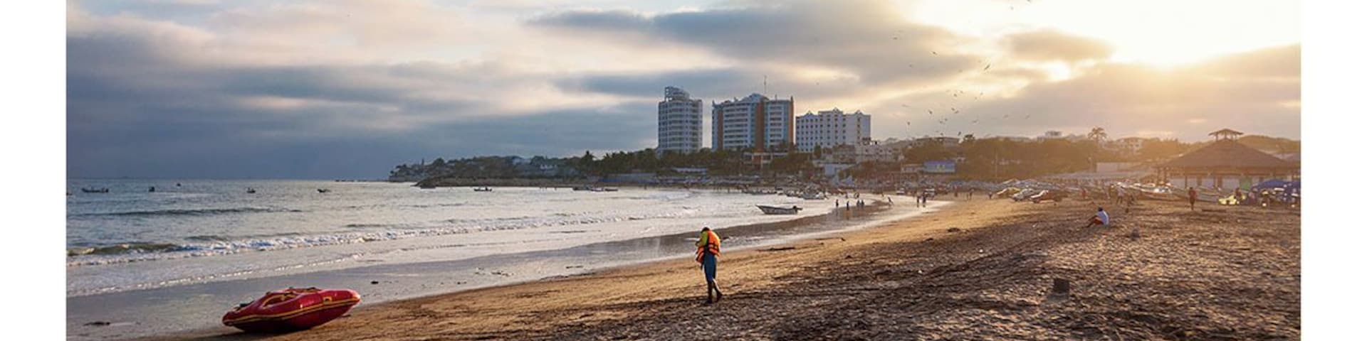 Playas was the last place we visited, before flying back to London, after spending two weeks in Ecuador.
Unfortunately we spend only one night in the town - it looked promising with good photo opportunities.