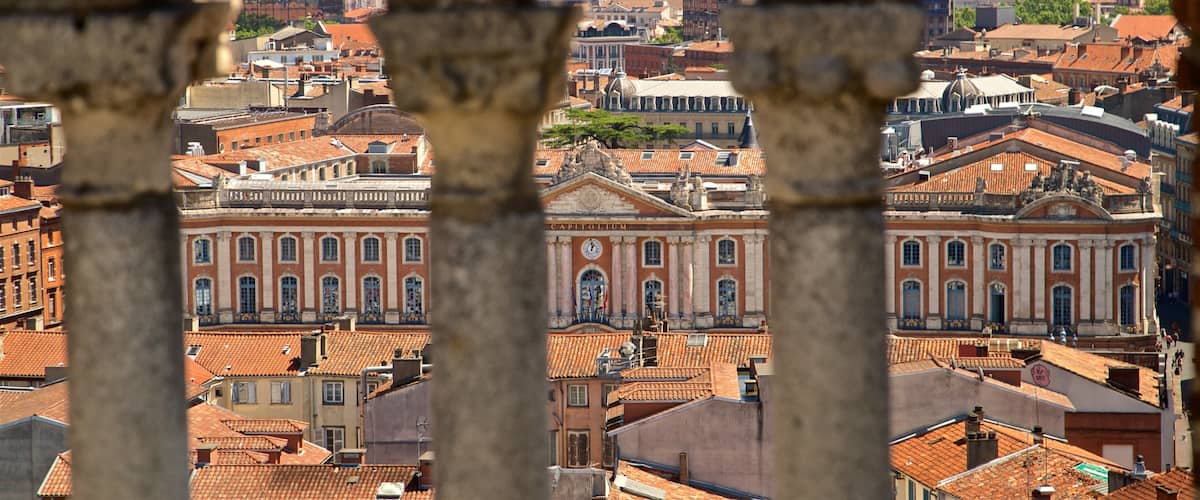 Iglesia de los Jacobinos mostrando una ciudad