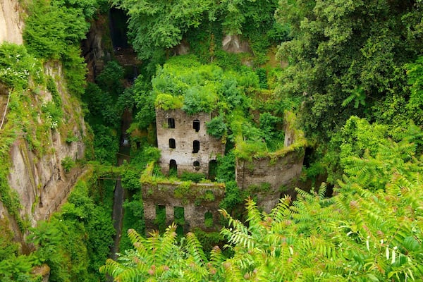 Deep Valley of the Mills featuring a park, a ruin and heritage architecture