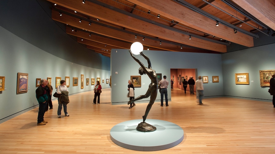 Crystal Bridges museum for amerikansk kunst som viser innendørs og kunst
