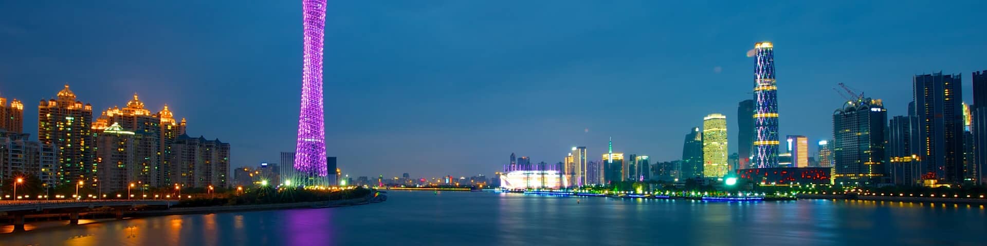 Torre de Cantón que incluye un edificio de gran altura, arquitectura moderna y escenas nocturnas
