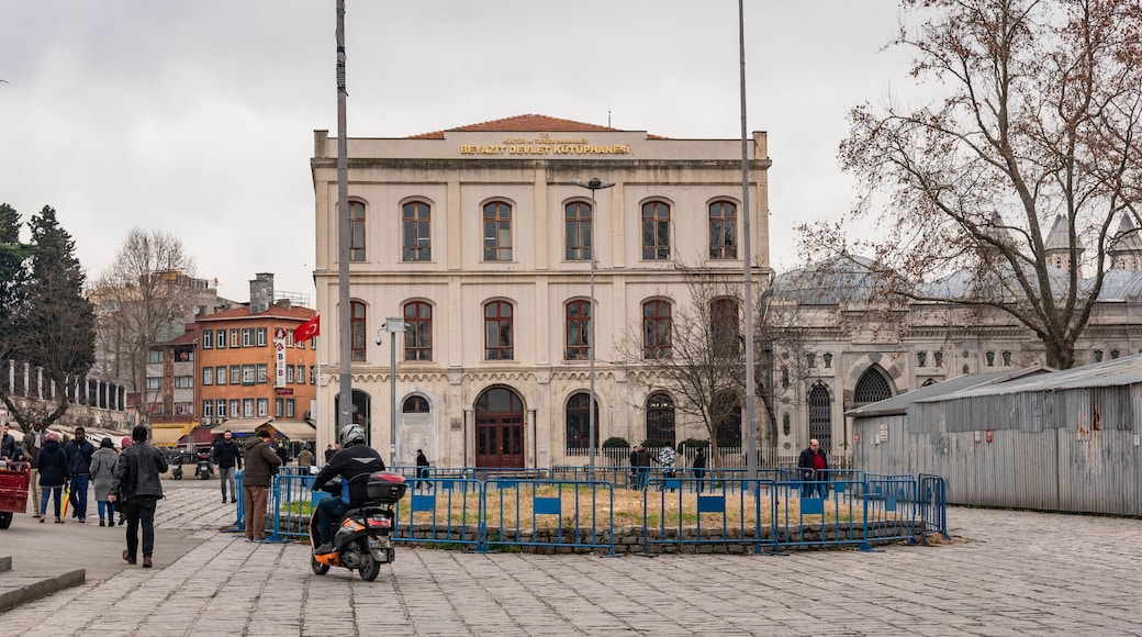 Beyazit Square featuring heritage elements and street scenes