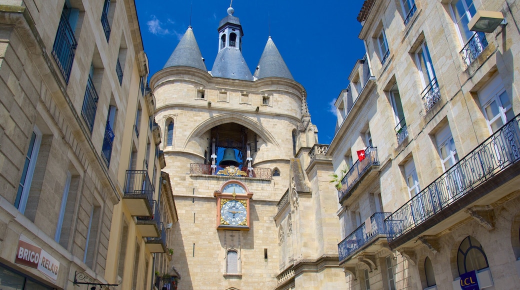 Grosse Cloche which includes a monument and heritage elements
