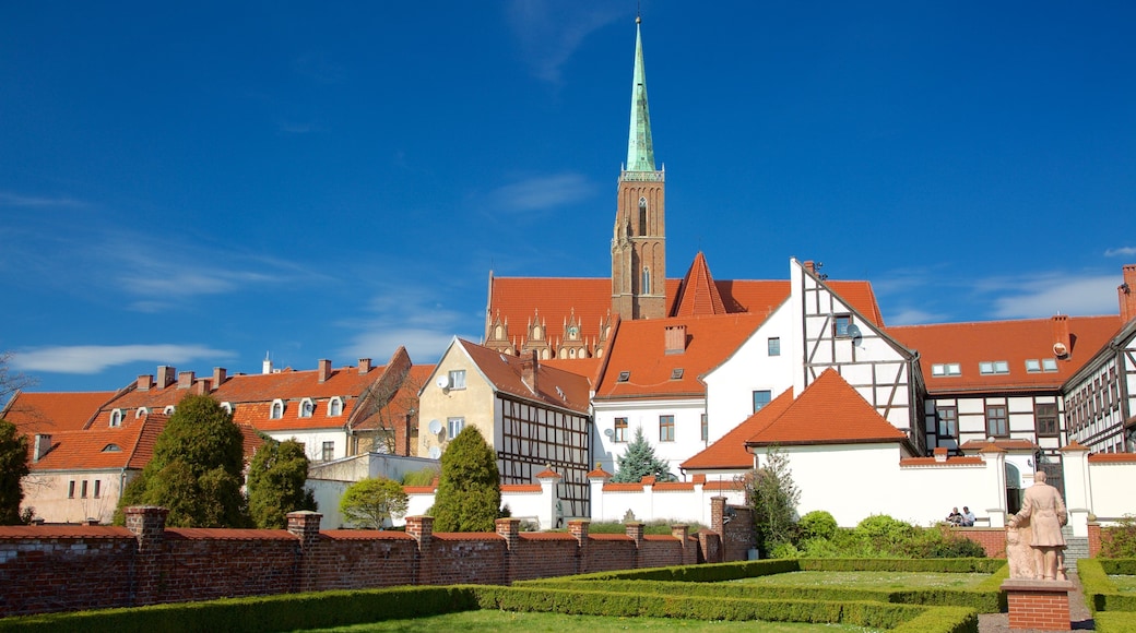 Ostrów Tumski which includes heritage architecture