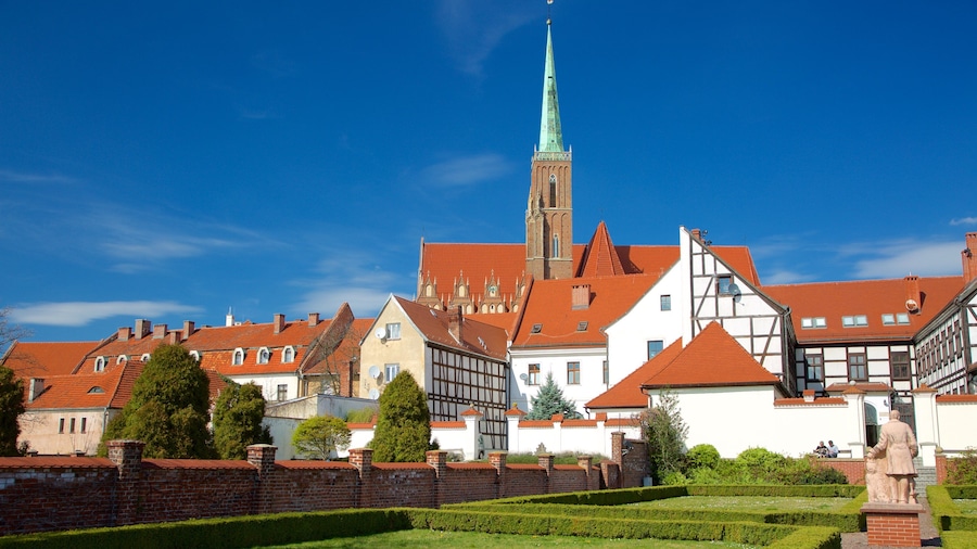Ostrów Tumski which includes heritage architecture