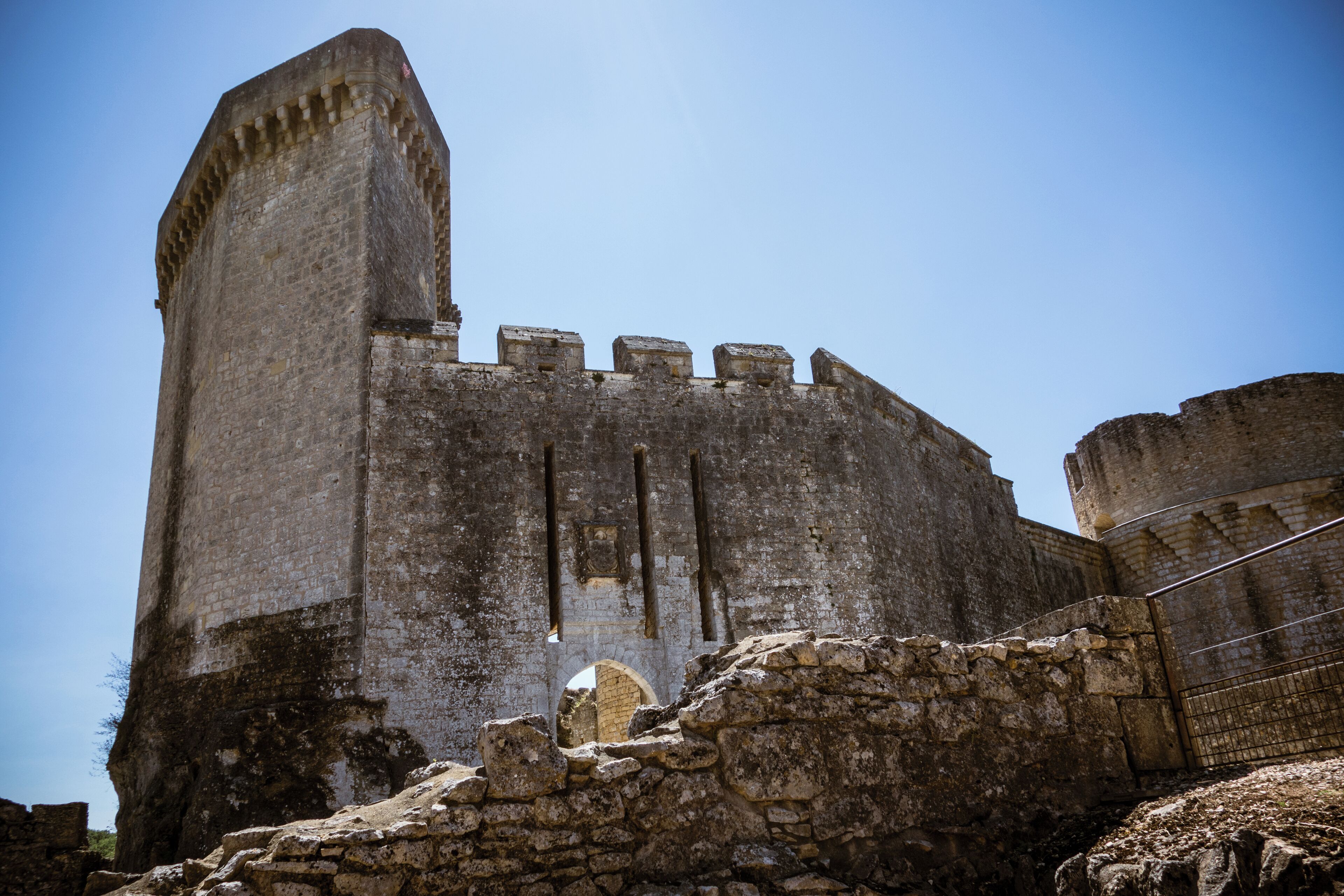 This building is classé au titre des Monuments Historiques. It is indexed in the Base Mérimée, a database of architectural heritage maintained by the French Ministry of Culture, under the reference PA00084226 .