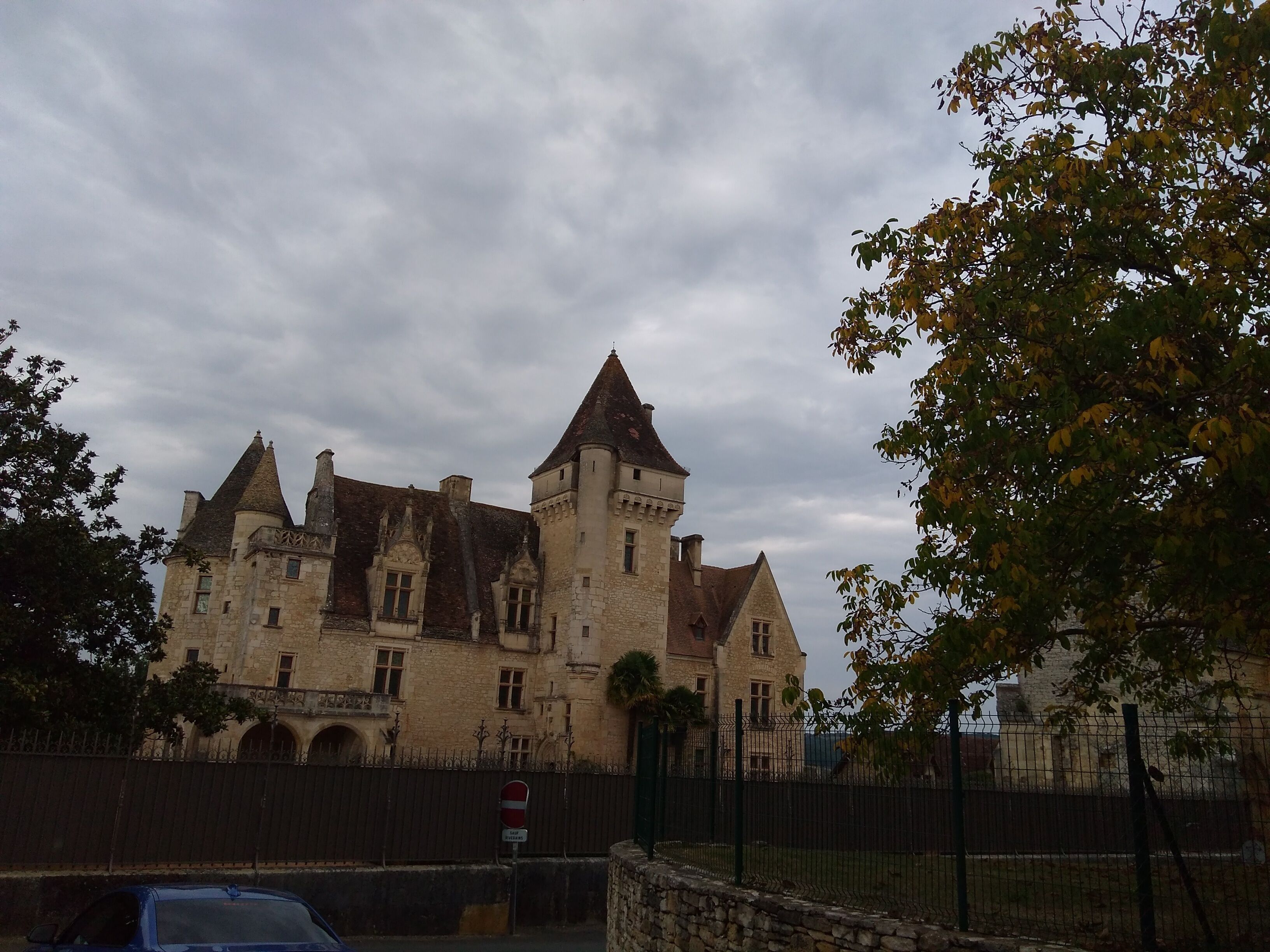 This building is indexed in the Base Mérimée, a database of architectural heritage maintained by the French Ministry of Culture, under the reference PA00082449 .